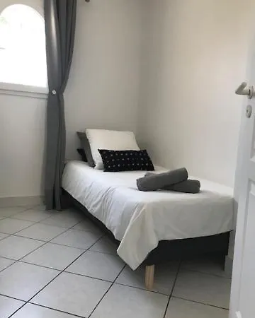 Petite Familiale Dans Quartier Residentiel - Les Muriers Antibes